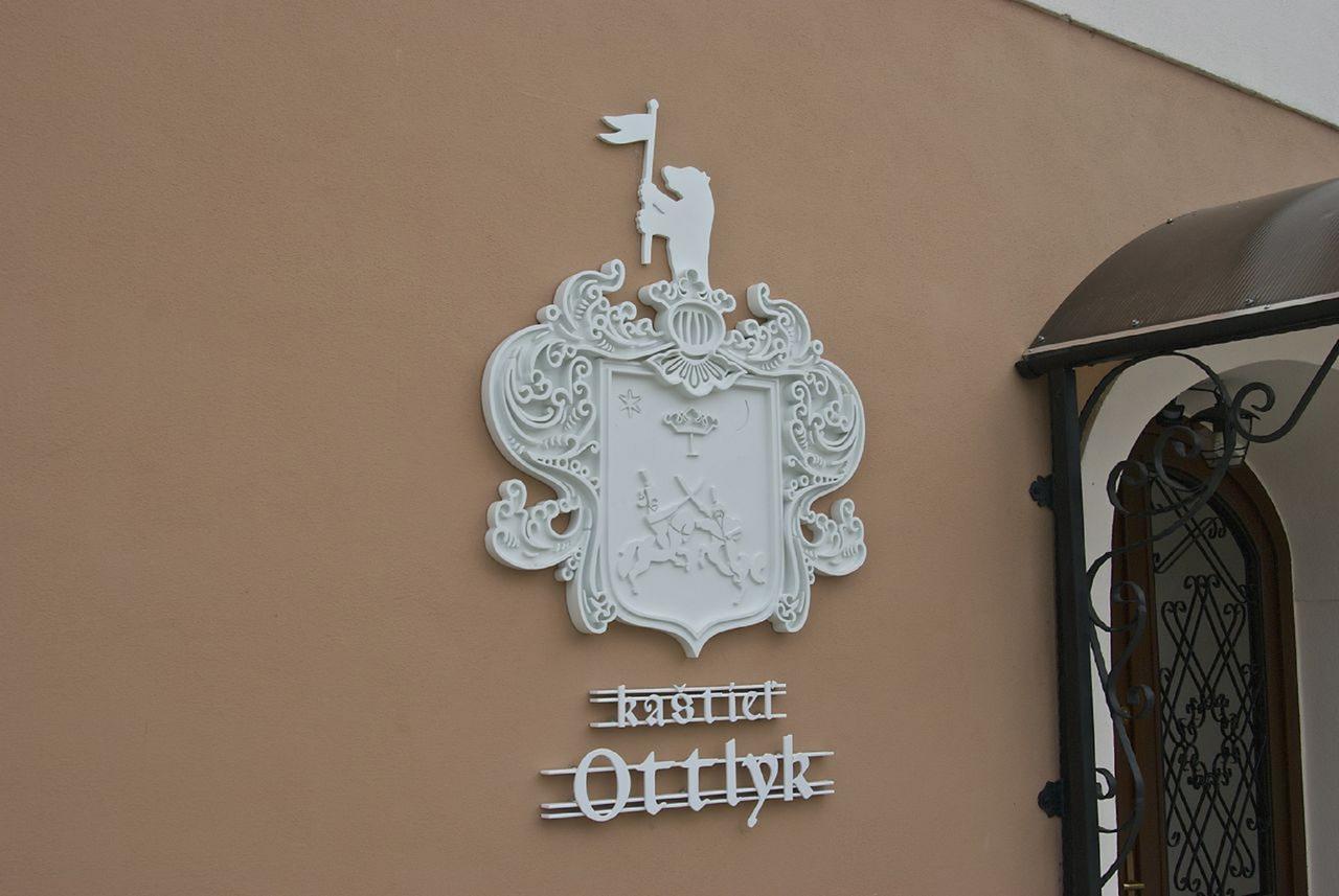 Kastiel Ottlyk Hotel Бановце над Бебравоу Екстериор снимка